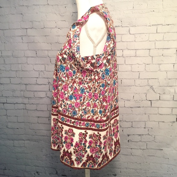 Dalia Flutter Sleeve V-Neck Multi-colored Blouse - Picture 5 of 8